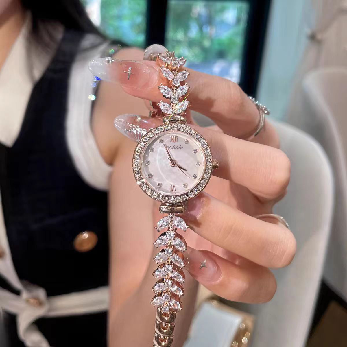 美人鱼手表小表盘满天星手链条表轻奢同款小红书爆款鱼尾链女表详情11