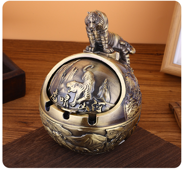 欧式金属十二生肖大号烟灰缸家用带盖复古防风防灰防摔办公室烟缸详情17