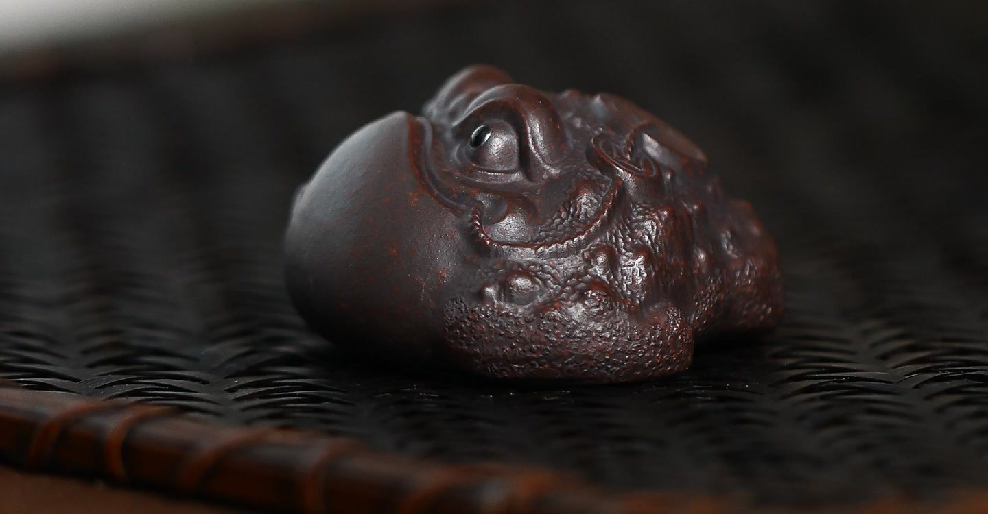 紫砂茶宠地包天金蟾三足金蟾原矿紫泥手工精制底部精美刻绘摆件详情6