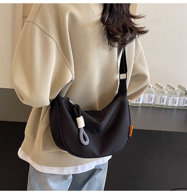 Casual nylon fabric bag for women, 2024 new trendy Korean style crossbody dumpling bag, versatile large-capacity canvas single-shoulder bag pic 1