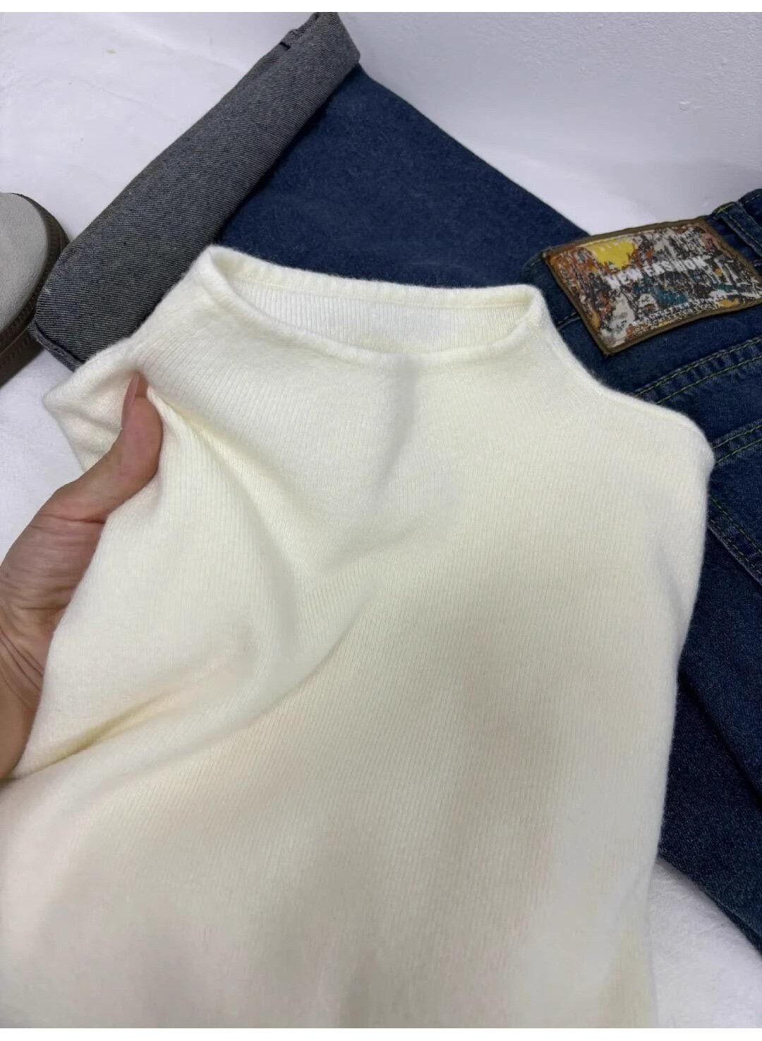 A small stand-up collar layering sweater with thickened fleece, a soft and soft base layer for women, a one-piece fleece inner layer for warmth in autumn and winter, long-sleeved pic 7