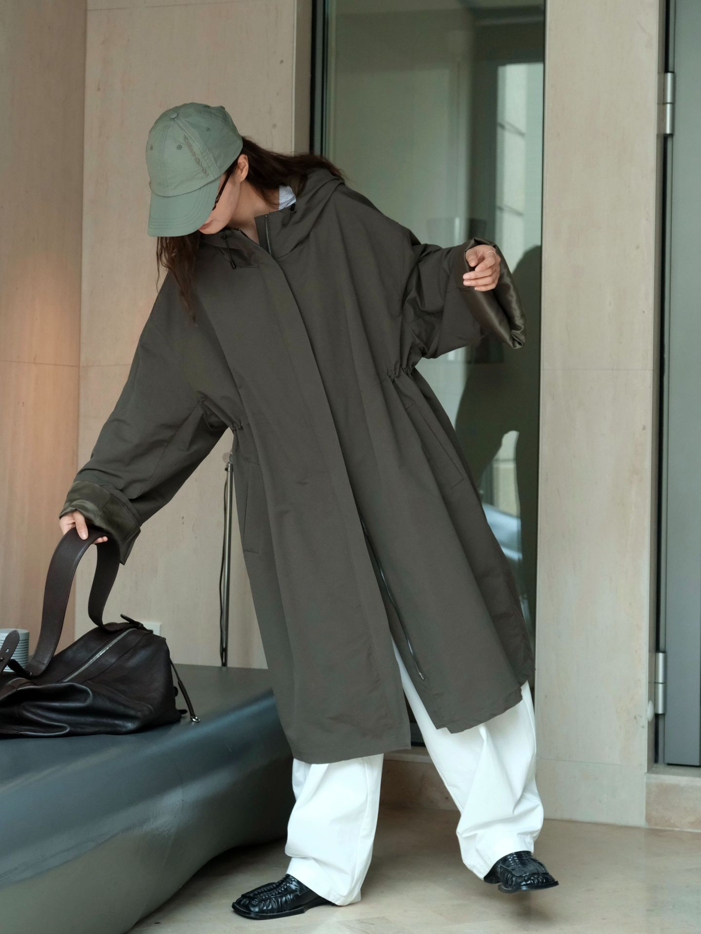 The new autumn Japanese-style outdoor street casual hooded silhouette windbreaker is a slimming and windproof long coat for women pic 16
