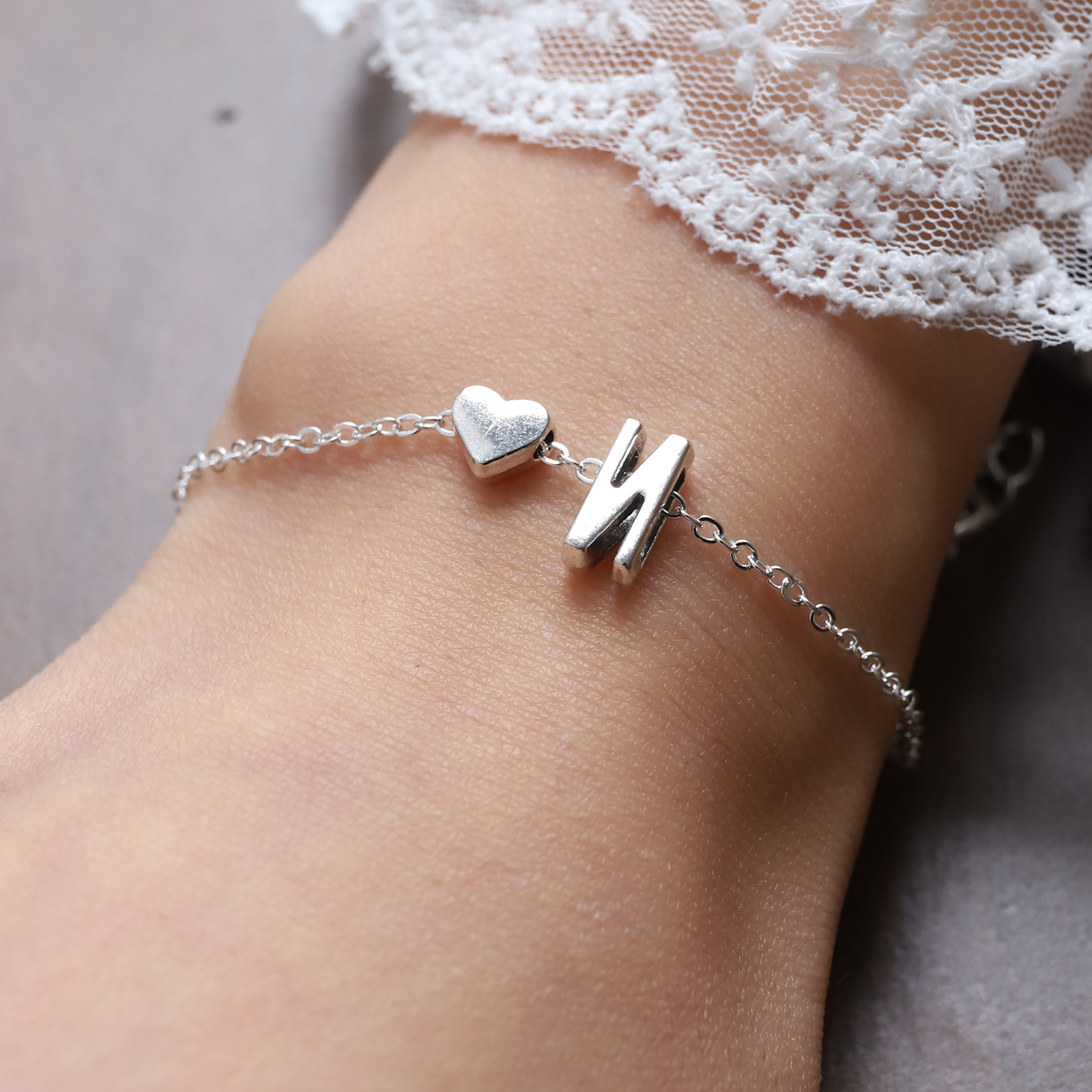 欧美跨境26个英文字母手链女个性气质合金心形字母手环手镯批发详情26