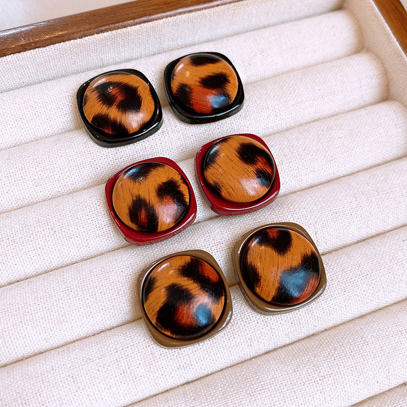 银针欧美复古皮革豹纹方形耳钉小众复古风耳环跨境气质高级感耳饰详情17