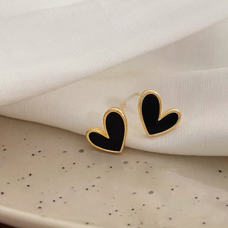New fashionable and light luxury heart-shaped ear studs, gentle and elegant for women, high-end ear accessories, versatile for commuting, wholesale of ear needle accessories pic 11