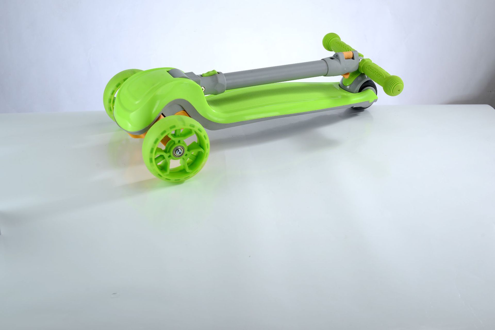 工厂批发跨境儿童1-3-6-8岁可折叠便携式宽轮带闪光滑板车SCOOTER详情8