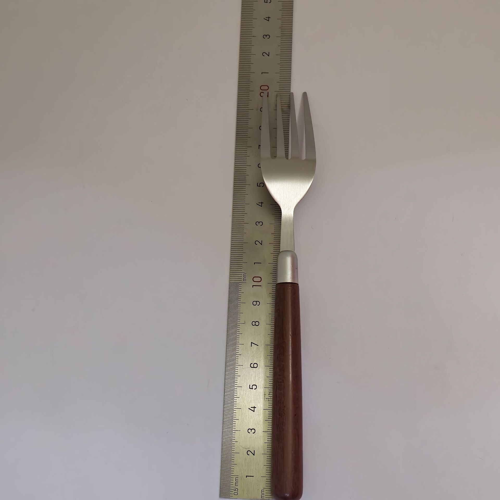 仿胡桃木柄简约质感不锈钢勺子叉子套装家用西餐餐勺高颜值餐具详情8