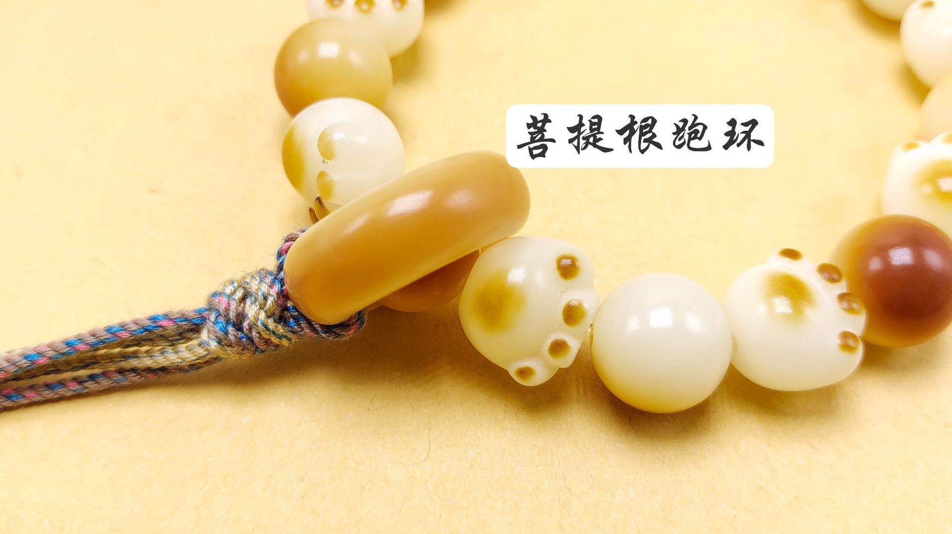 小红书炭烤猫爪菩提手串搭配风化菩提跑环手搓棉线流苏绕指柔手持详情18