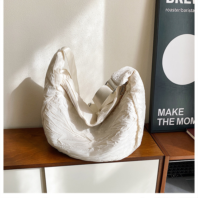 新品褶皱半月包简约时尚斜挎包大容量潮搭单肩包慵懒风都市休闲包详情33