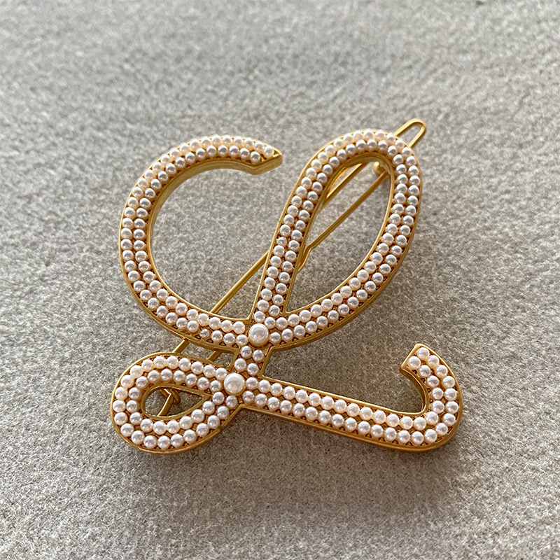 罗家小众设计字母发夹几何镂空新款高级感镀金高档镶嵌珍珠发饰女详情8