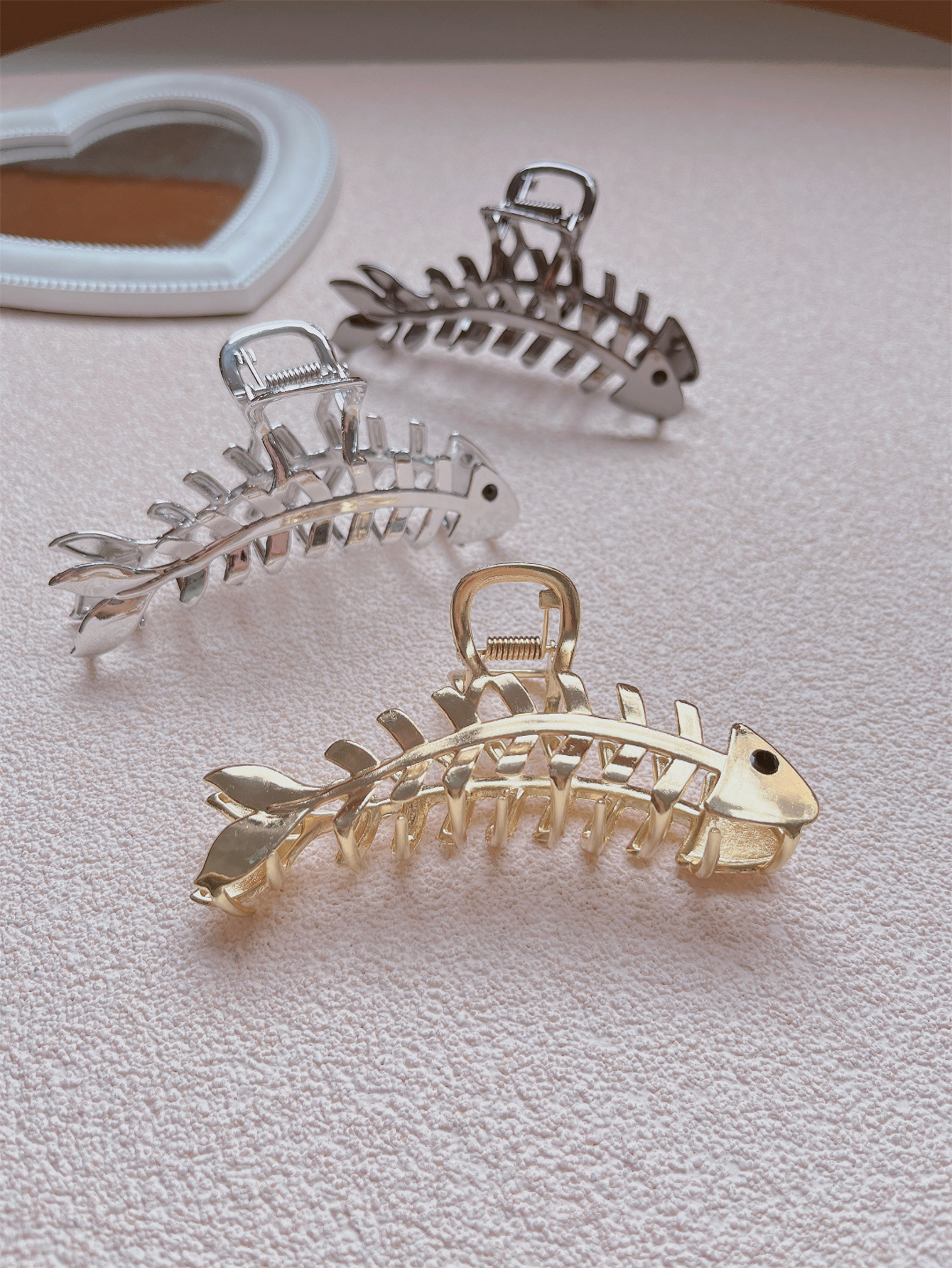 Fishbone hair clips for women in summer, back of the head clips, headwear, metal hair clips, new popular hair grips, shark clips pic 5