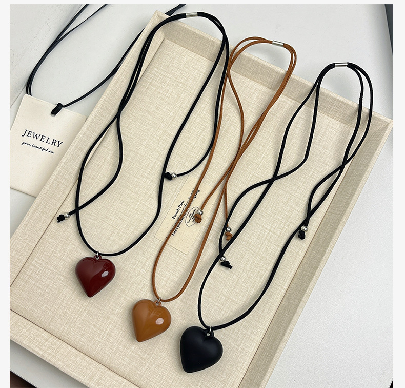 韩国博主同款爱心吊坠项链女长款皮绳可调节毛衣链高级感卫衣配饰详情3