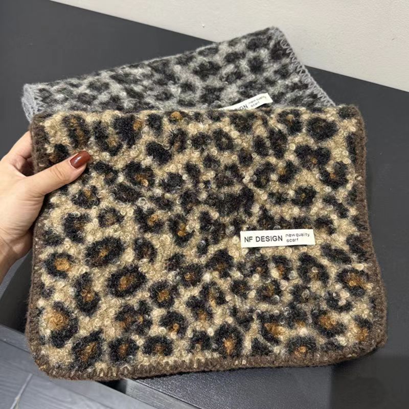 2025 Retro Hot Girl Leopard Print Scarf, thick and warm autumn and winter shawl, versatile and fashionable scarf clothing accessory pic 10