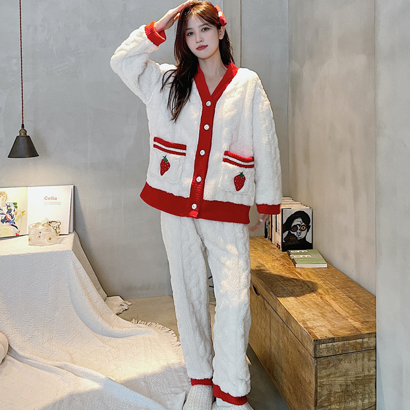 珊瑚绒睡衣女秋冬加厚保暖套装草莓熊口袋珊瑚绒家居服可外穿详情5