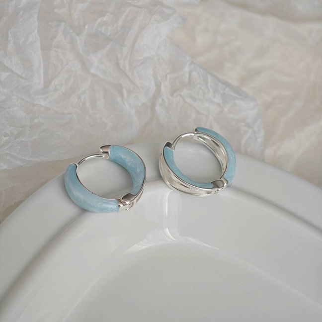 Niche ins minimalist colored drip glaze dopamine earrings, gentle and creamy C-shaped blue large circle ear rings for round faces pic 65