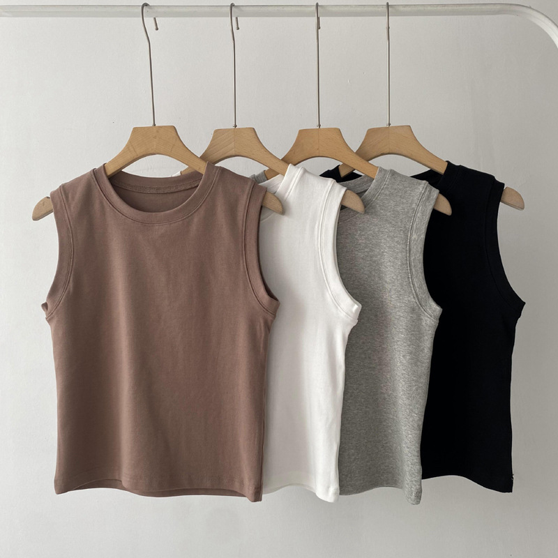 A solid-color short vest with a halter top in the European and American style for women in summer. It is a slimming and form-fitting Korean style with sleeveless tops worn inside and outside pic 2