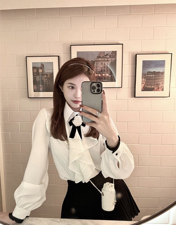 Shenzhen Nanyou high-end original single Xiaoxiangfeng 2022 Spring/Summer French romantic color-blocking black fungus lace bow tie decorated shirt pic 4