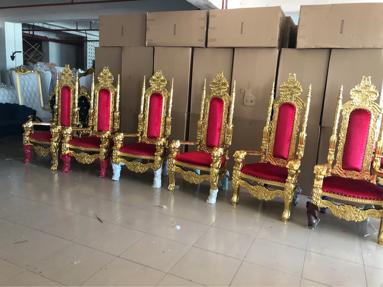 酒店会议椅婚庆婚礼大厅娱乐欧式仿古堡餐椅高级皮质实木靠背久坐家具餐椅复古椅子椅子木头登子高凳子椅子高级感豪华详情4