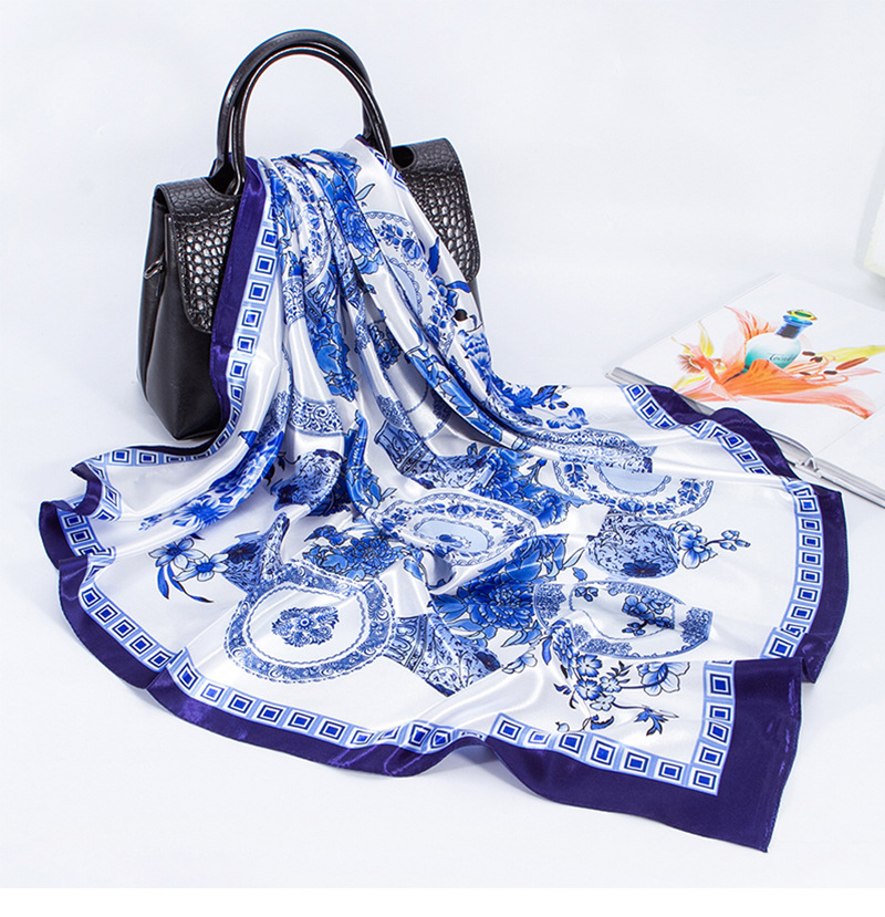 国潮90cm大方巾女士围巾 中国风青花瓷印花头巾缎面披肩色丁围巾批发详情1