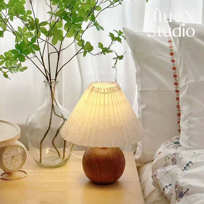 Pleated table lamp, ins Nordic ceramic bedside lamp, warm, romantic, simple, ins style, girlish, high-end and retro pic 14