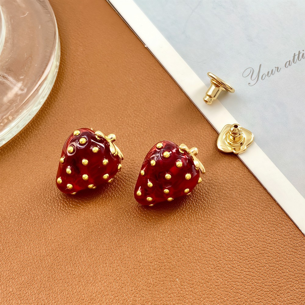 Sweet velvet strawberry necklace, niche design sense, girlish heart, collarbone chain, light luxury and exquisite necklace wholesale pic 7