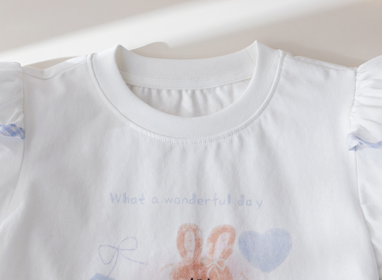 The summer new cartoon print T-shirt for girls is fashionable, and the two-piece set of checked bow flower bud pants is trendy pic 9