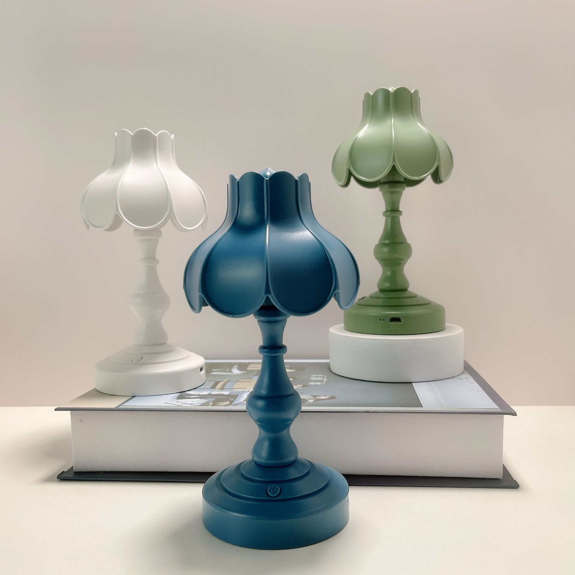 Retro atmosphere light, DIY handmade table lamp, lotus leaf night light, cute and girlish bedroom lighting, Nordic style, eye-protecting pic 10