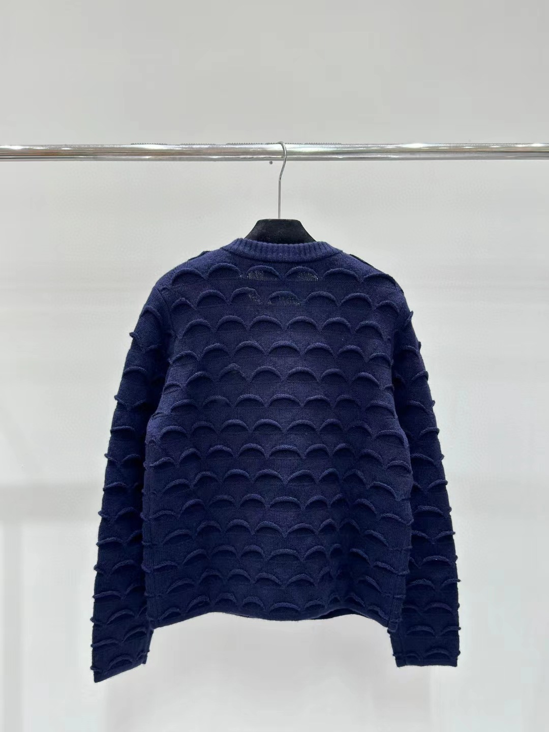 High-end Chanel 24 early autumn new round-neck single-breasted fish-scale knitted cardigan for women, gentle and fashionable pic 5