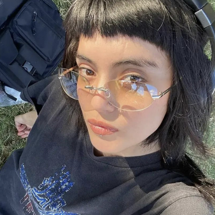 Retro frameless oval sunglasses, Y2K metal ins sunglasses, hot girl sunglasses, pose for street style, futuristic style pic 2