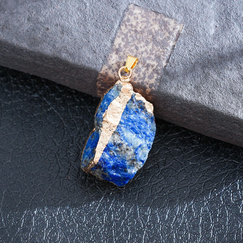 欧美跨境紫晶水晶吊坠项链天然水晶不规则水晶吊坠粉水晶镀金包边详情6