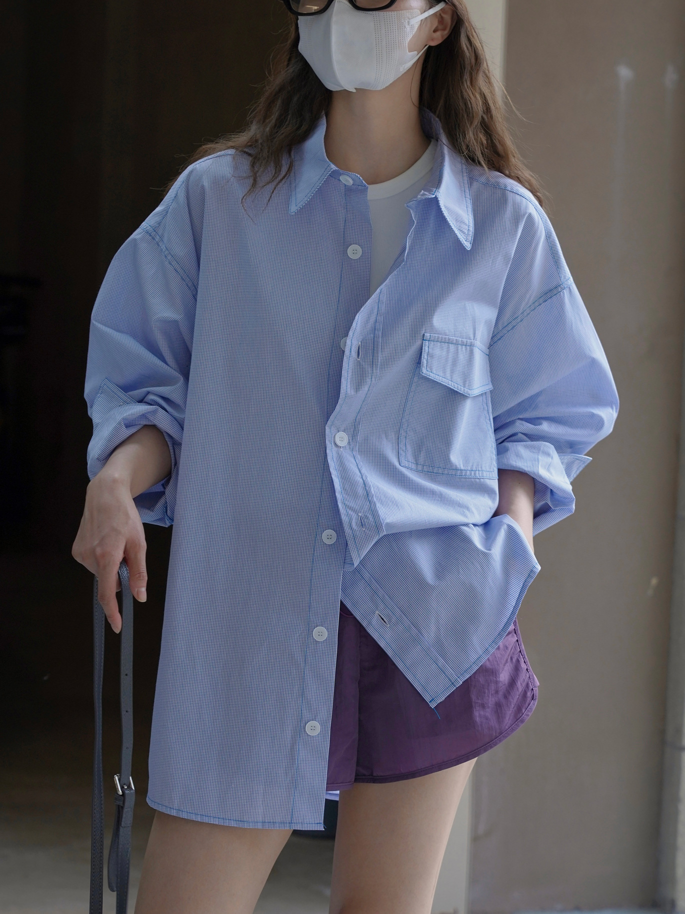 The new summer Japanese-style casual shirt with a large silhouette and blue and white checkered pattern from Louvre is skin-friendly and comfortable for women pic 11