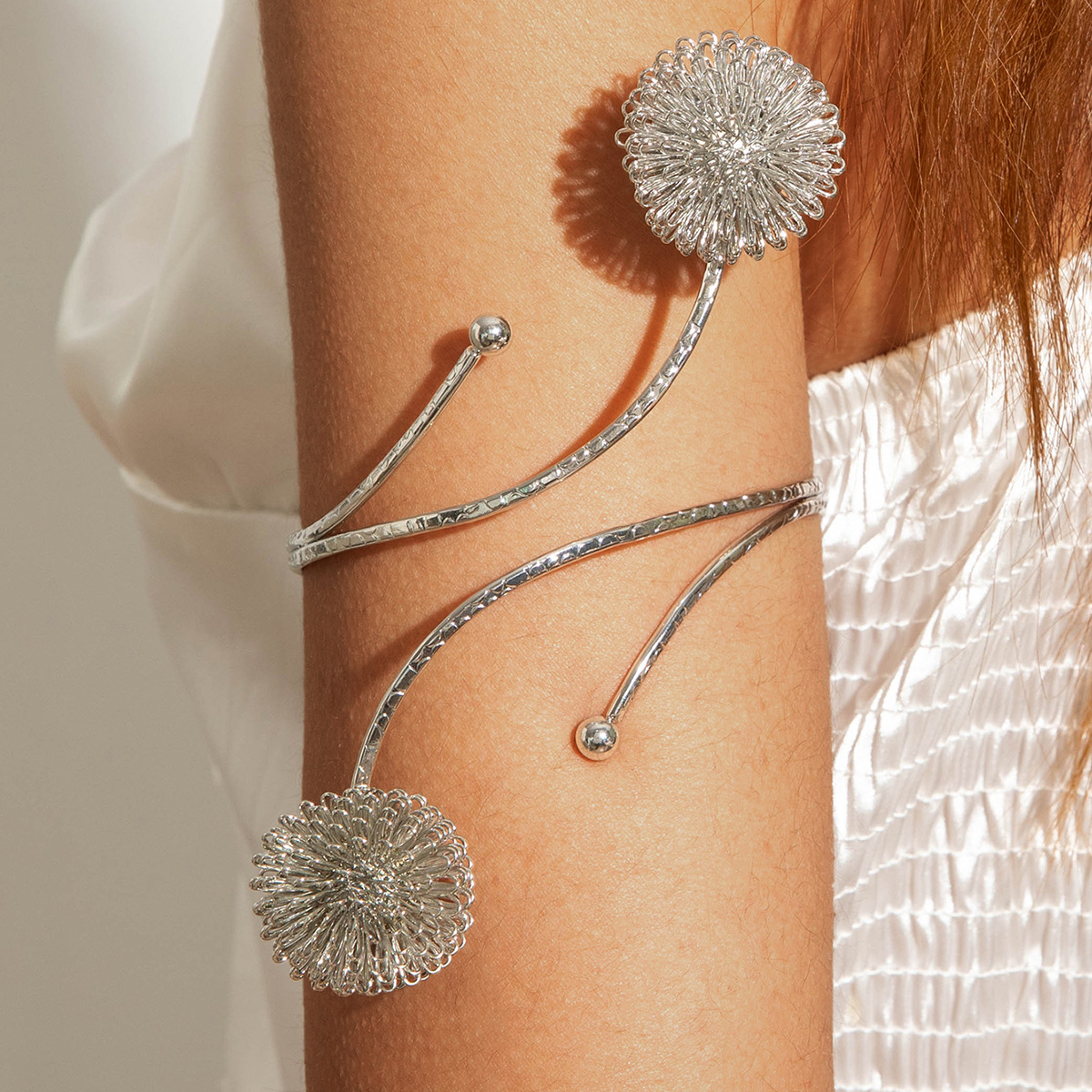 亚马逊跨境个性冷淡风海星手臂镯线条计感蝴蝶环形开口臂镯女详情57