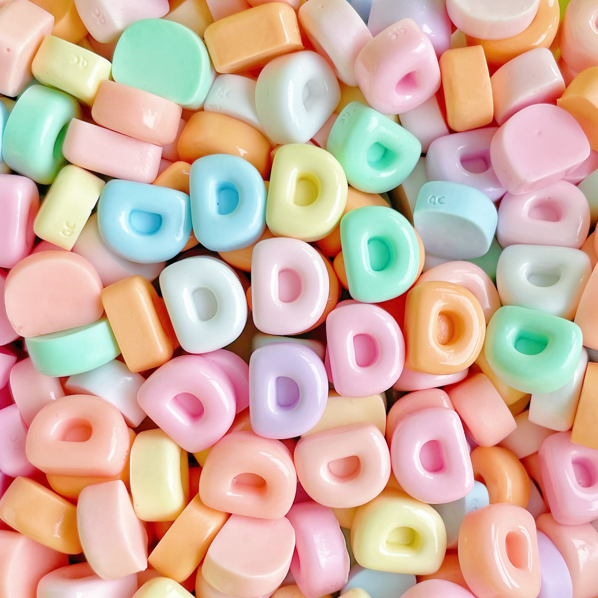 Mini small resin accessories with 26 English letters, letter cream glue hair clips, phone cases and accessory materials pic 8