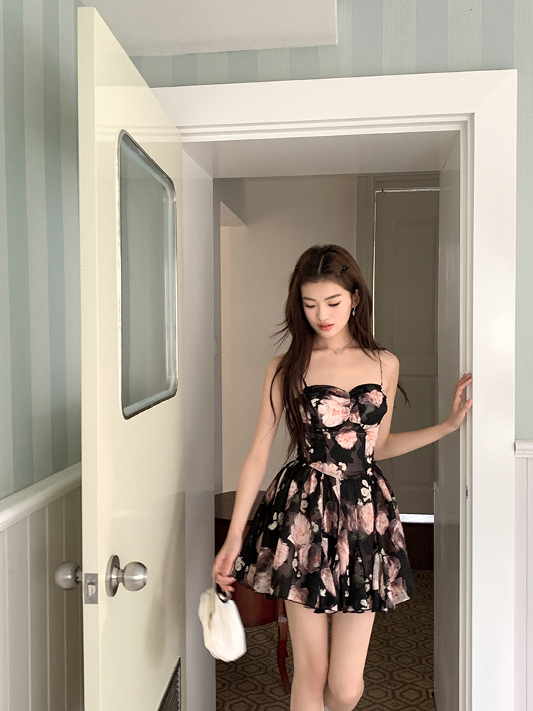 高品质2025 夏季新款氛围感晕染花色V领吊带连衣裙短裙女碎花裙子详情8