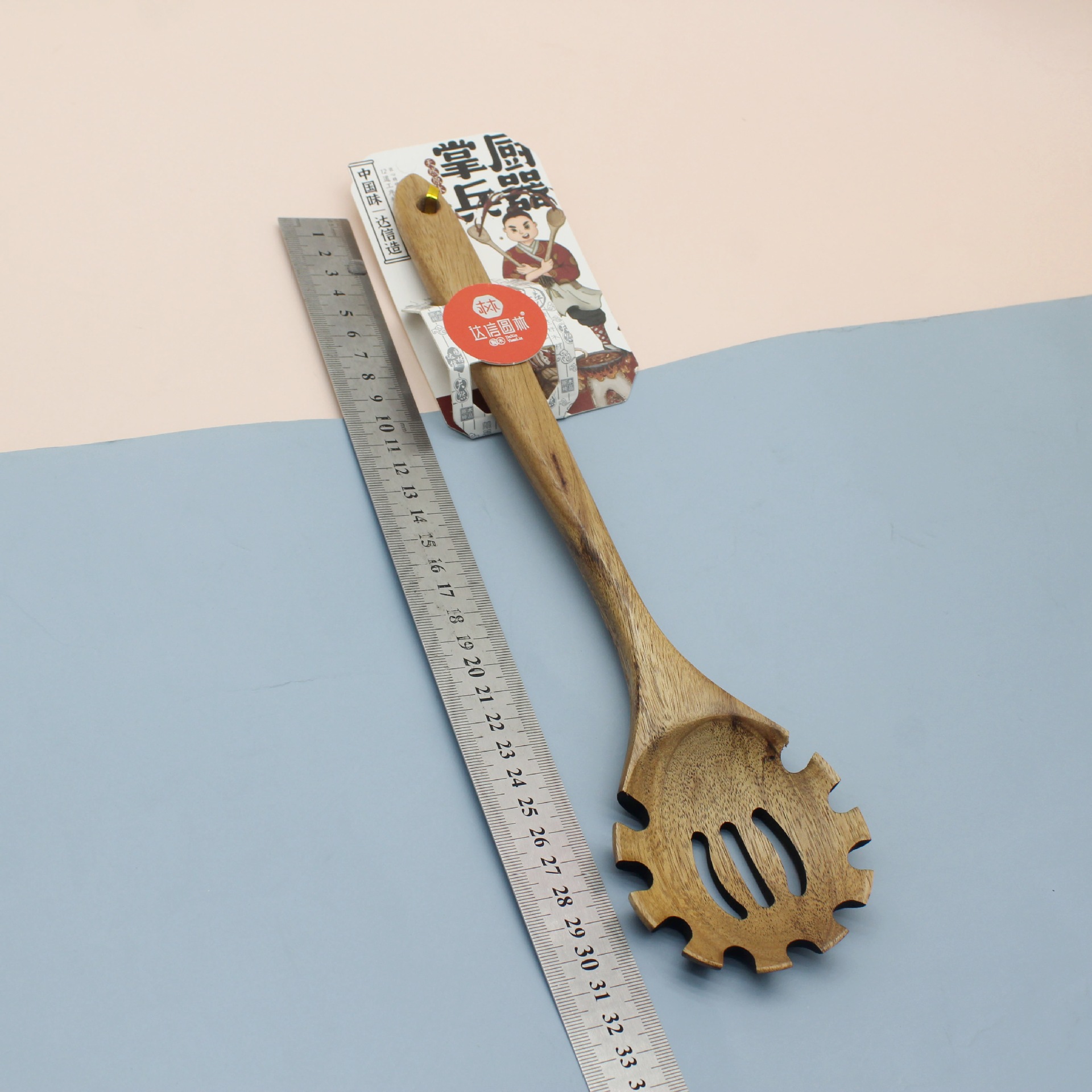 The wooden cooking spoon and spatula for the kitchen can handle everything from stir-frying to making soup, boiling, stewing and deep-frying in one go. It can also drain oil and water, and is not tiring to hold for a long time pic 7