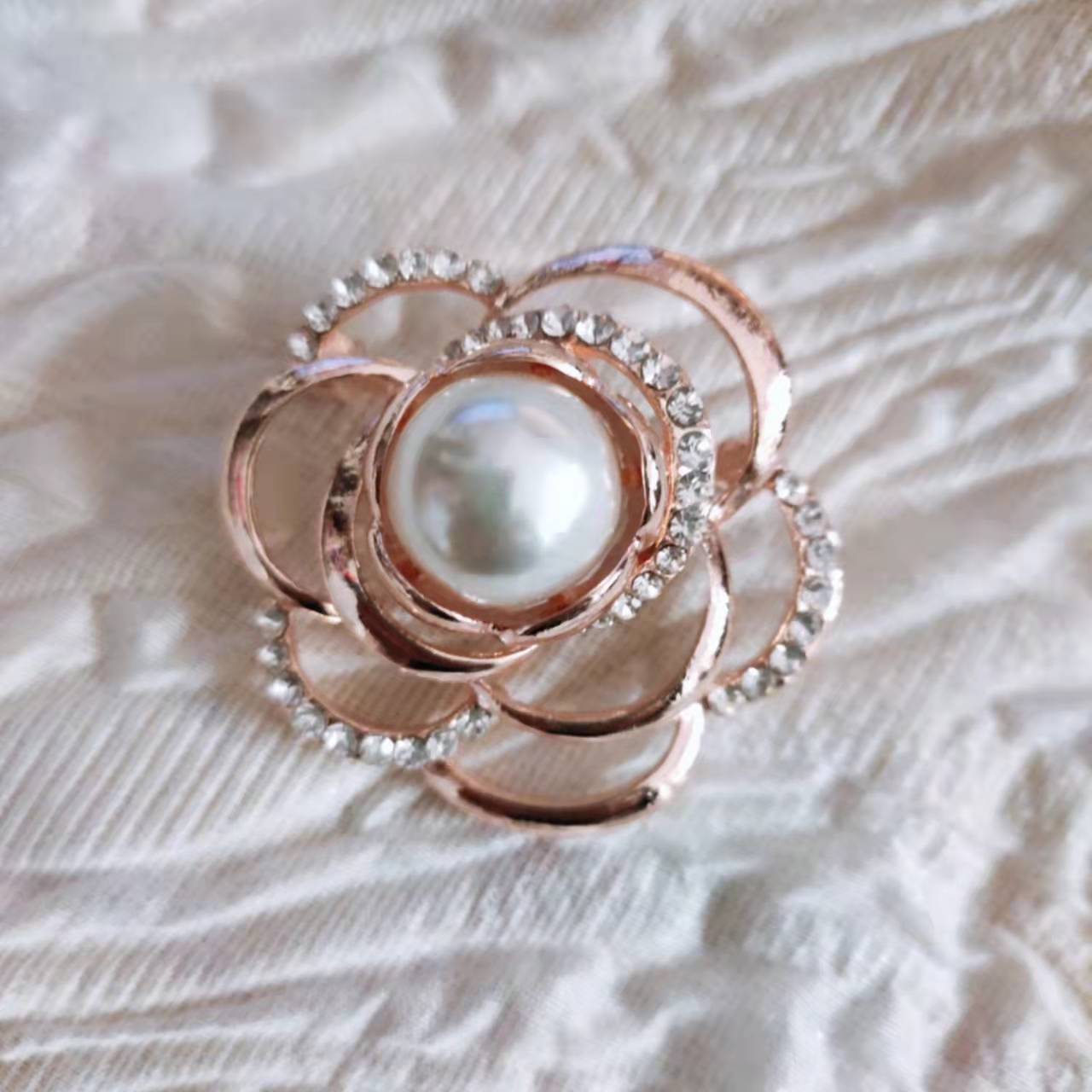 Brooch, high-end, niche silk scarf buckle, alloy Korean version diamond-encrusted coat, pearl brooch, clothing accessory, brooch, wholesale accessories pic 17