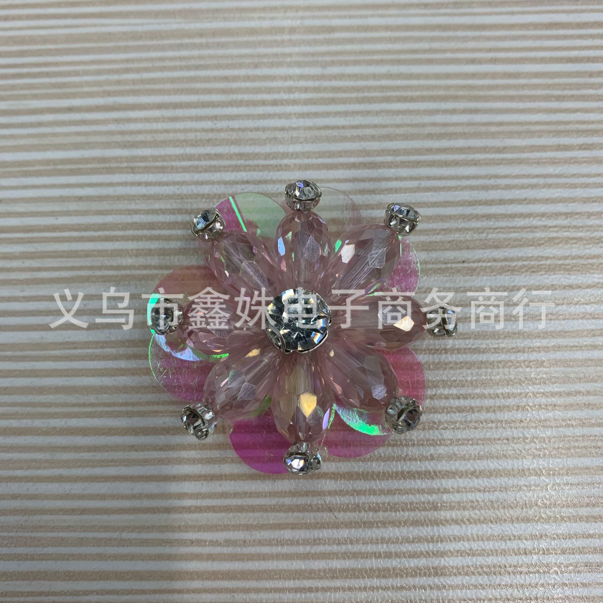 Камелия из гирлянды, гвозди с бусами, аксессуары DIY pic 20