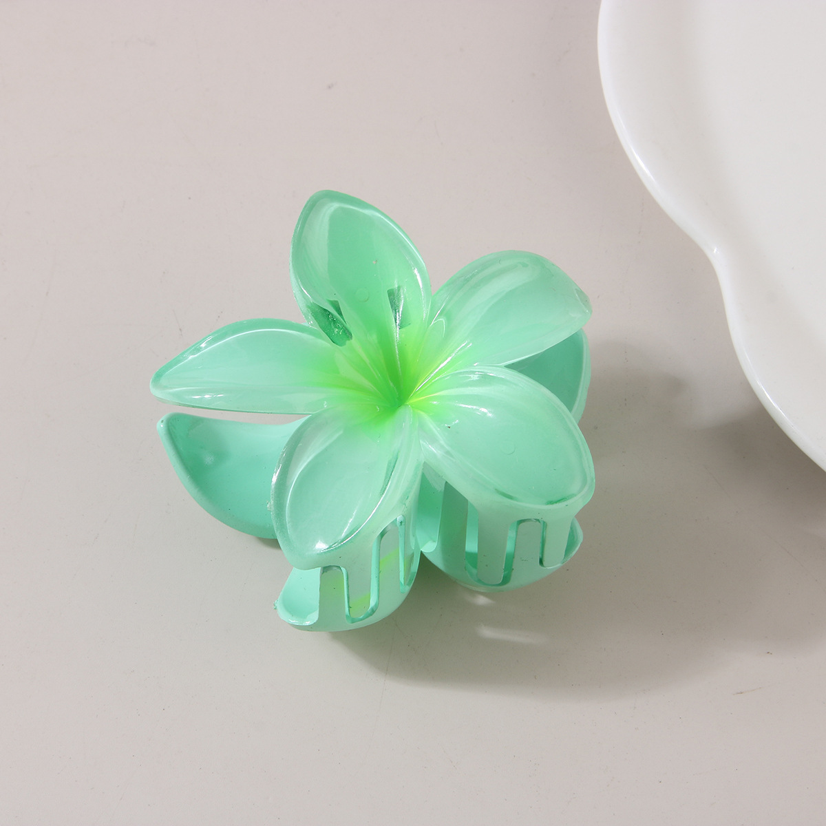 欧美跨境彩色鸡蛋花发夹花朵抓夹复古女士侧抓半抓后脑勺鲨鱼夹详情14