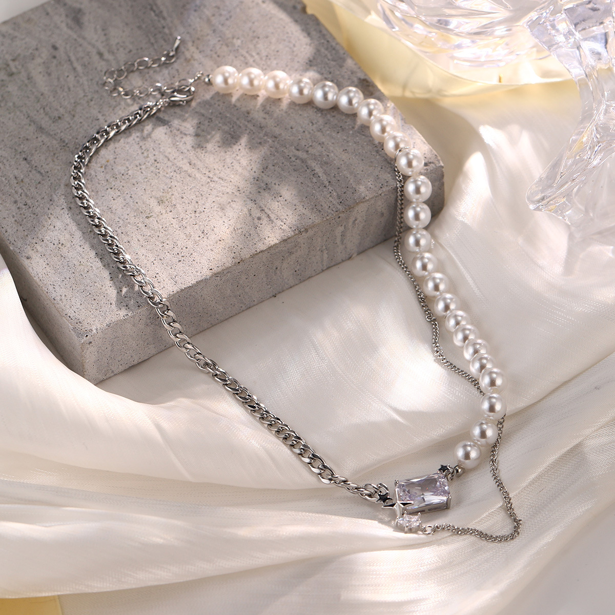 The new heart-shaped bow collarbone chain is a niche retro necklace that is versatile for summer, exuding a sense of high-end luxury and a light fragrance style pic 27