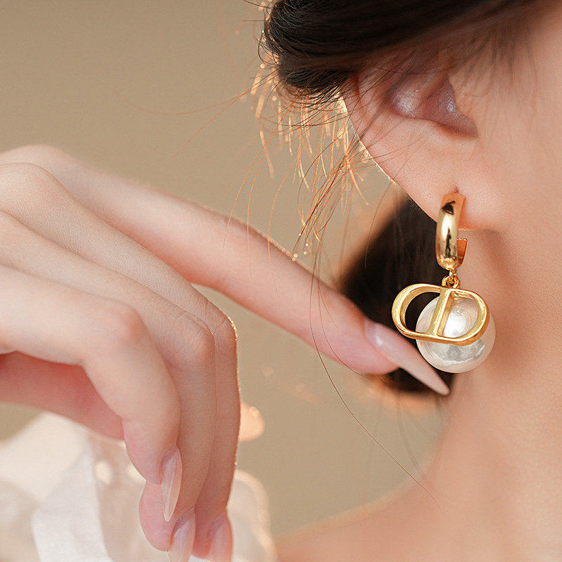 银针人造珍珠款猪鼻子耳钉简约时尚百搭耳环法式复古高级感耳饰女详情10