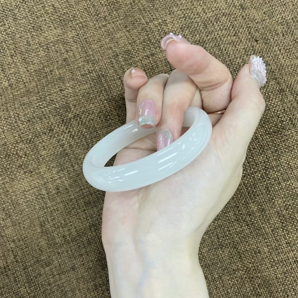 新疆和田玉白玉手镯女平安镯宽版扁条翡翠正品羊脂玉青玉贵妃镯子详情1