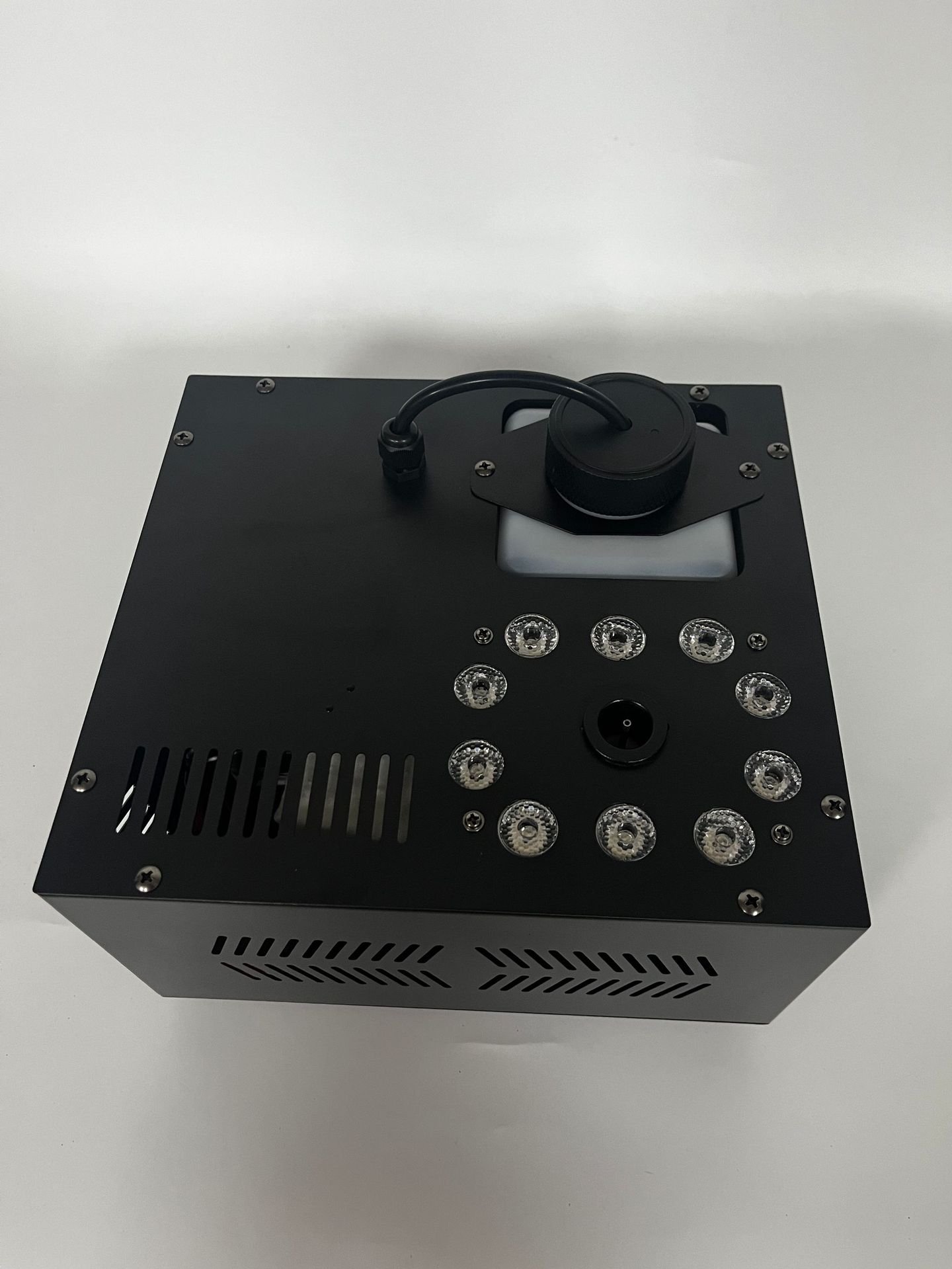 厂家直销LED1500w上喷汽柱烟雾机led气柱烟机24颗led七彩喷烟雾，酒吧夜店气氛活动渲染，大型婚庆活动营造氛围详情13