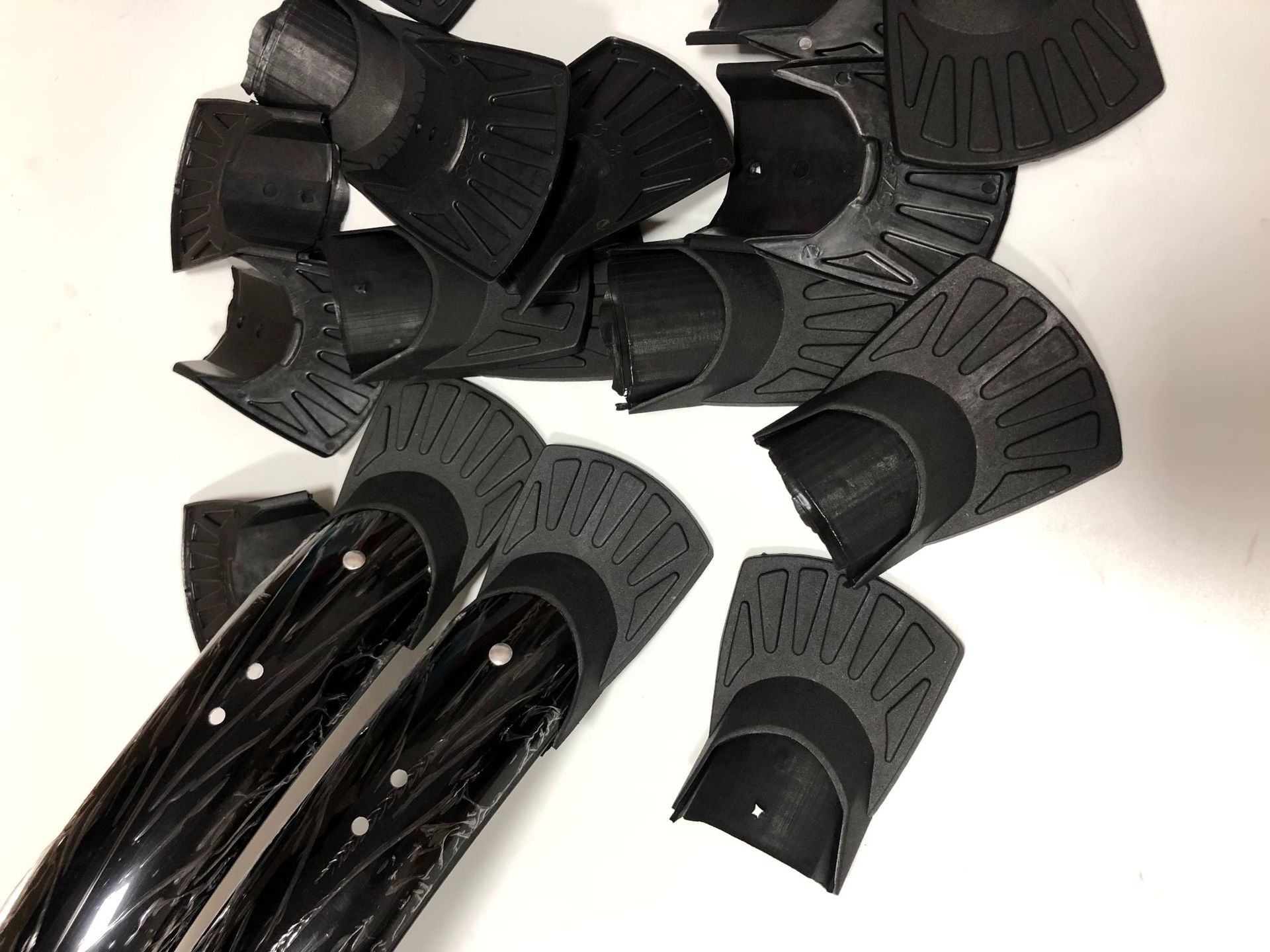 Factory direct sales of bicycle parts plastic mudguards and fishtails, 87 black bicycle rain plate fishtail parts pic 4