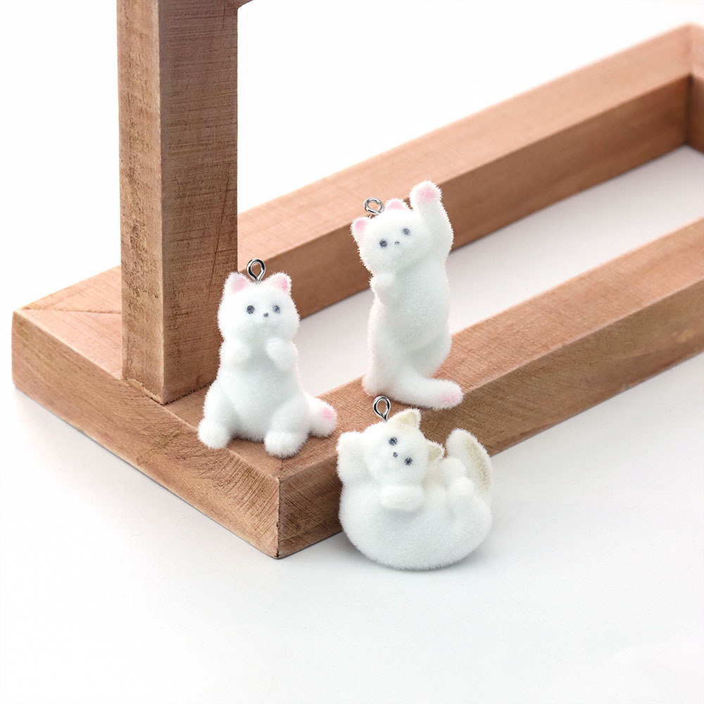 Cross-border simulation resin flocking cat jewelry pendants, diy keychains, bags, necklaces, small pendants, car accessories pic 1