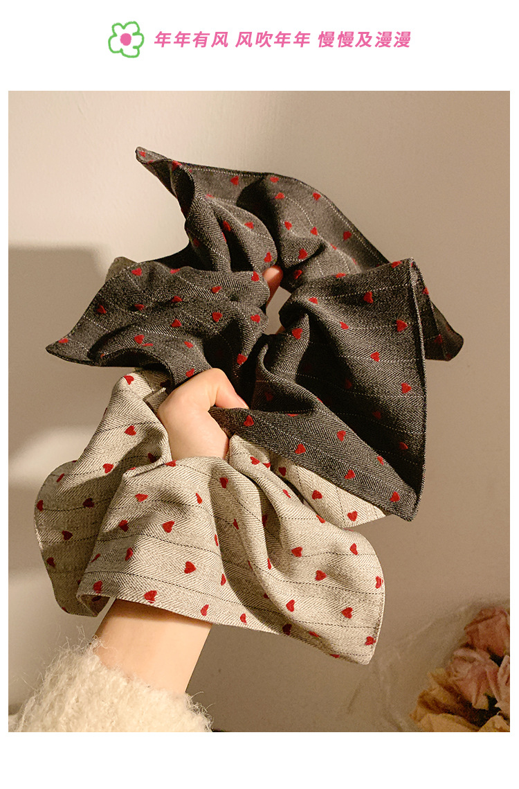 Autumn and winter, extra-large heart-shaped large intestine hair band handkerchief, Korean-style laid-back bun hair band, new high-end hair accessory pic 4