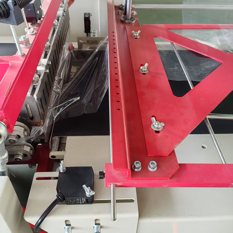 Fully automatic heat shrink film packaging machine, L-shaped sealing and cutting machine, egg tray POf film automatic packaging and plastic sealing machine pic 6