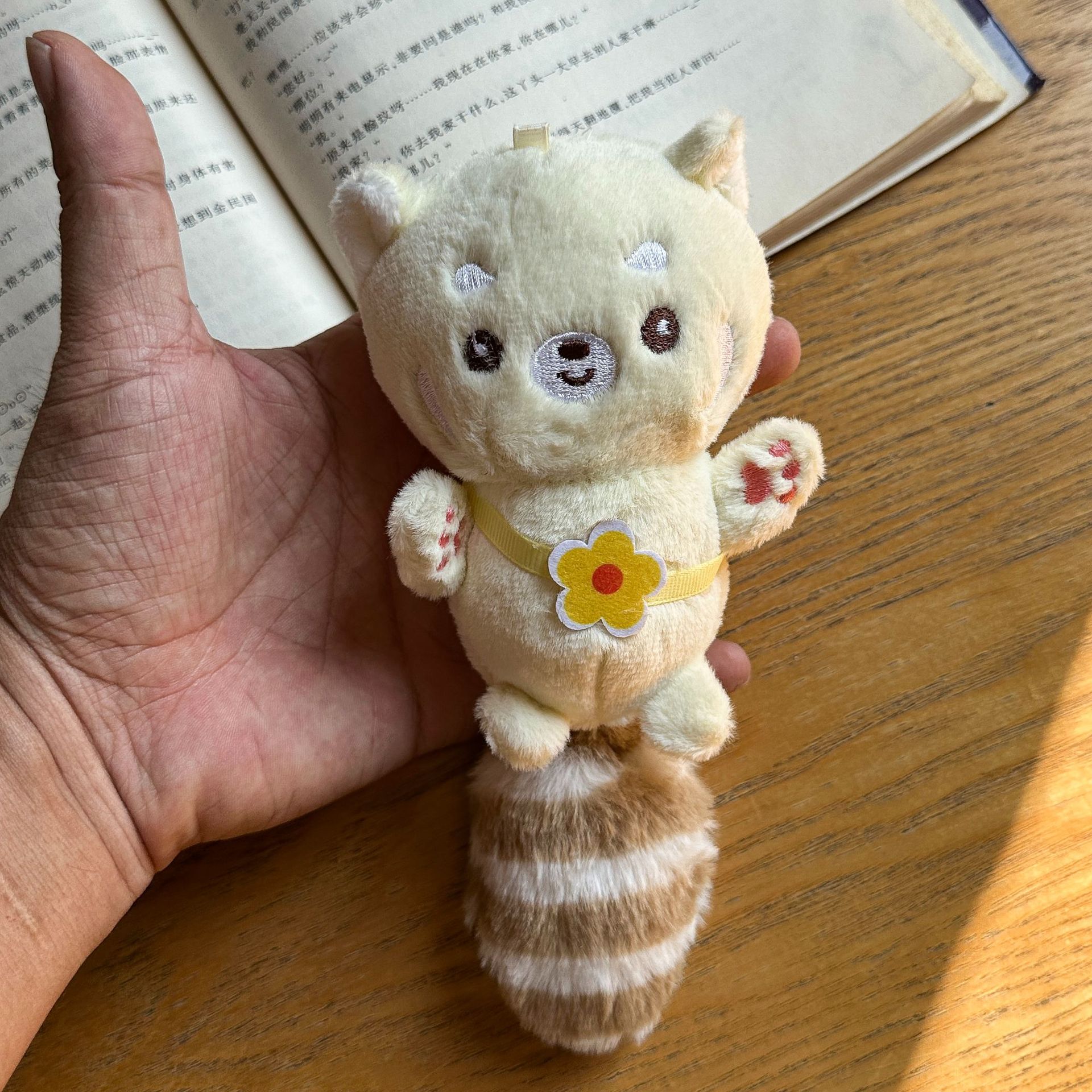 Cross-border bestsellers: Cute cartoon big-tail raccoon pendants, bags, keychains, plush pendants, ornaments, toys pic 8
