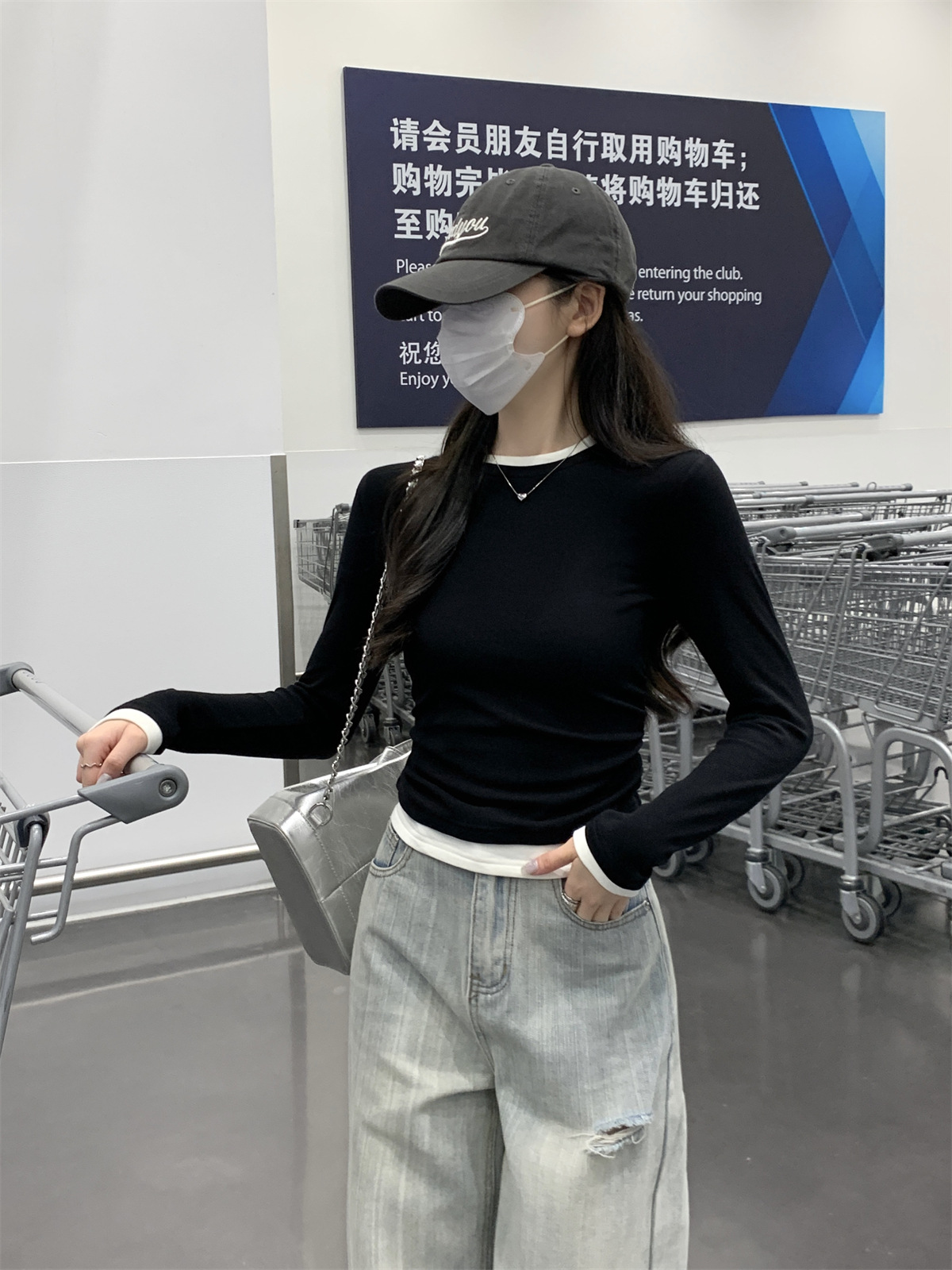 A trendy and unique round-neck color-blocking fake two slimming cotton long-sleeved T-shirts for women, a new grey top from Spring and autumn pic 18