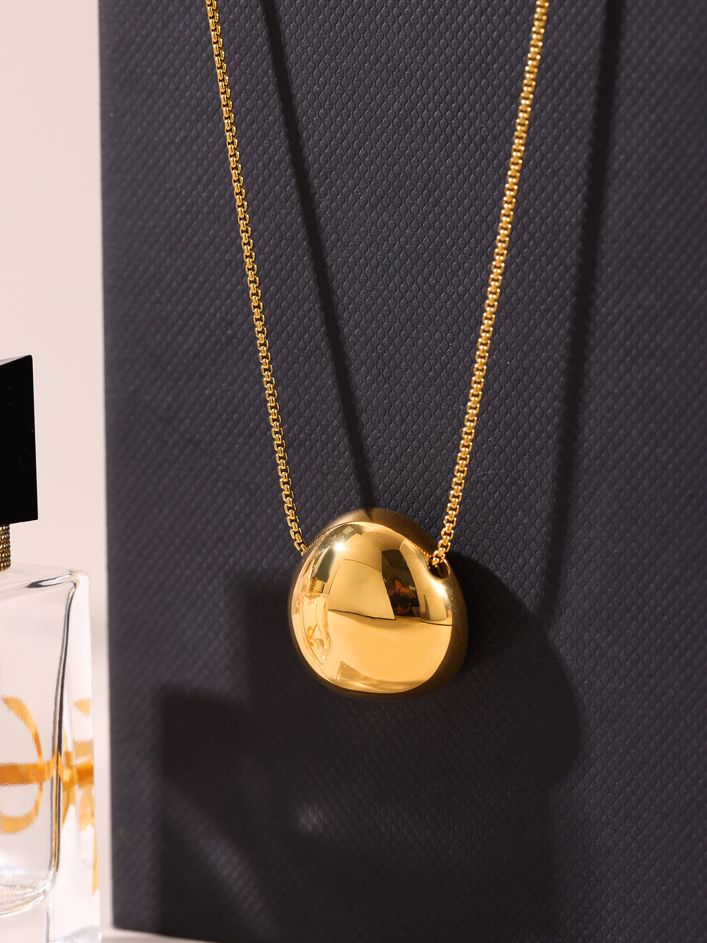 谜丽 欧美风简约圆形吊坠项链不锈钢18K真金轻奢通勤颈链百搭配饰详情12