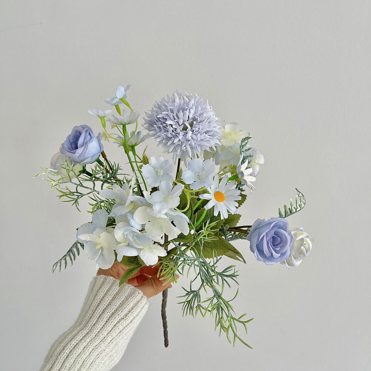 假花仿真花束小清新拉丝玫瑰绣球绢花塑料花干花捧花婚庆装饰摆设详情3